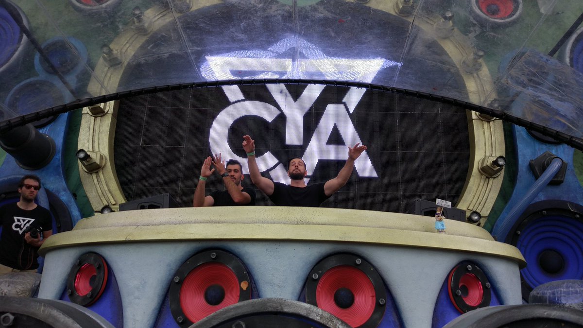 oblazquez89's tweet photo. Grandes! @WhoIsCYA #Tomorrowland https://t.co/Ks9LJ5ozN5