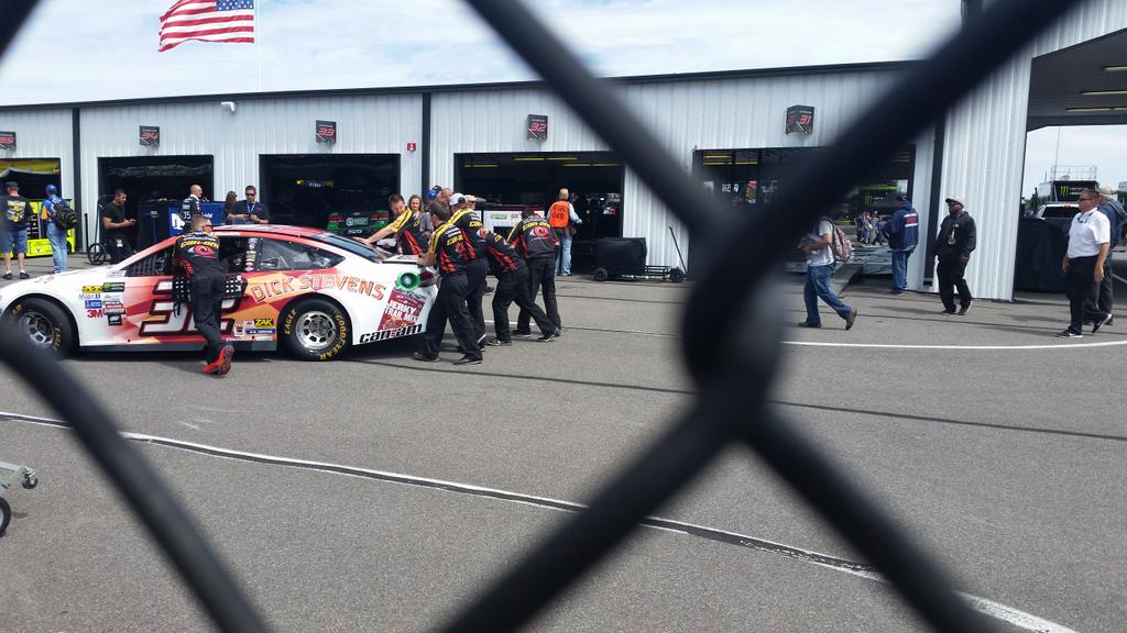 racedayeveryday's tweet photo. @dickstevens #LetsGo32 from the outside lookin in. Jerkey comin next week. Can't wait! @mattdracing @nascarfreddy https://t.co/vLJfFX4AkX