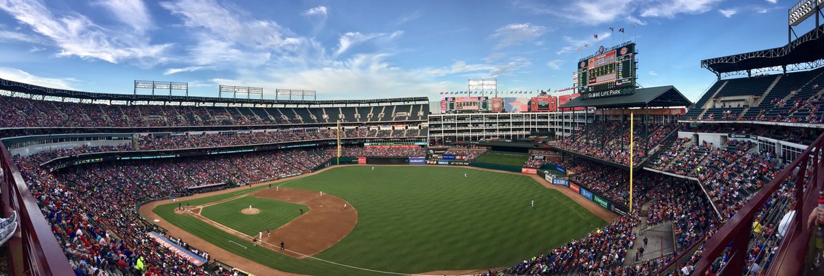 hsmcc1's tweet photo. A fun friday night at the ballpark! #TexasRangers #fridaynight https://t.co/XWJlNREMOC