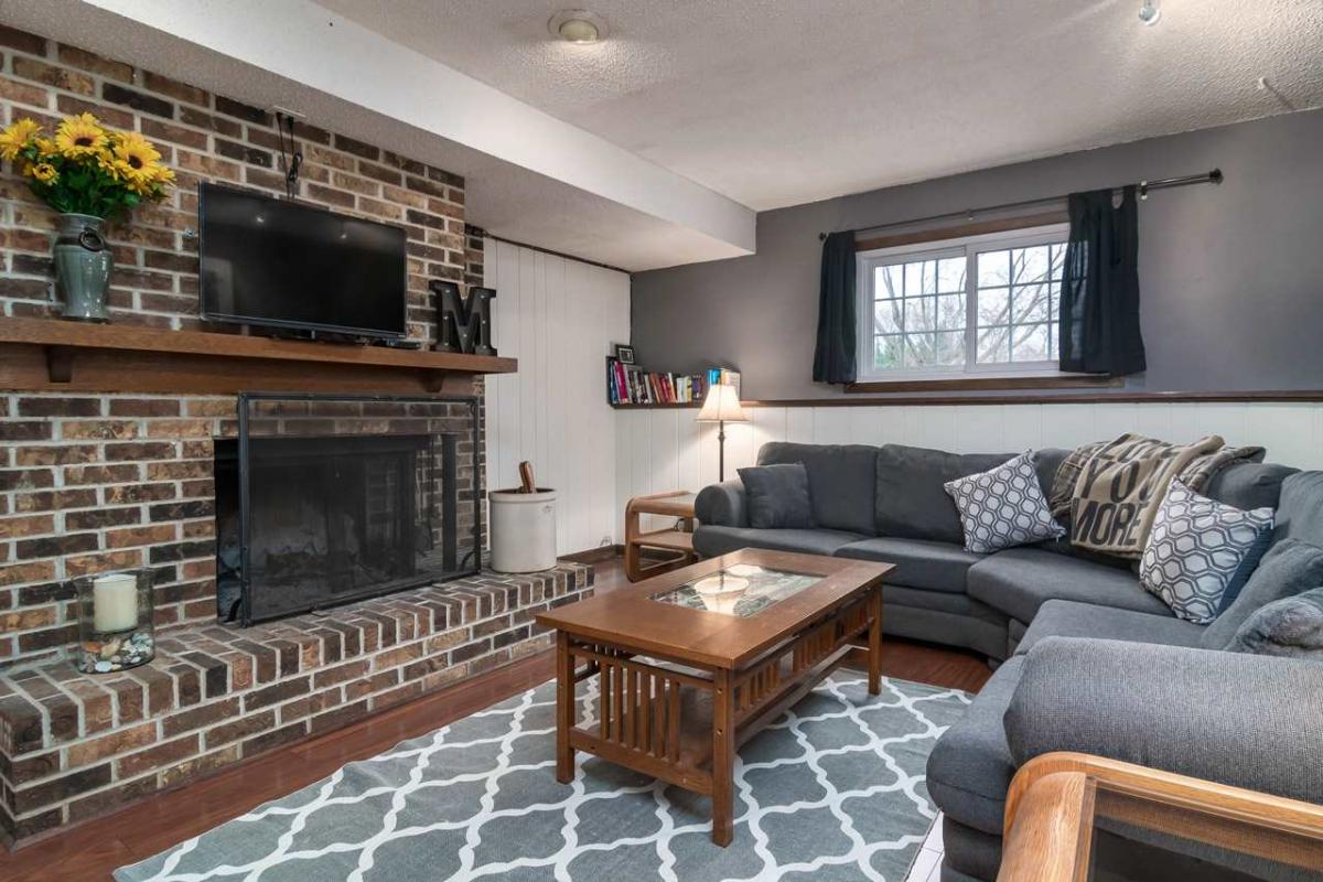 Just Listed in #Stoughton #WI. 1300 N PAGE ST! Please retweet!  tour.circlepix.com/home/G7E83A