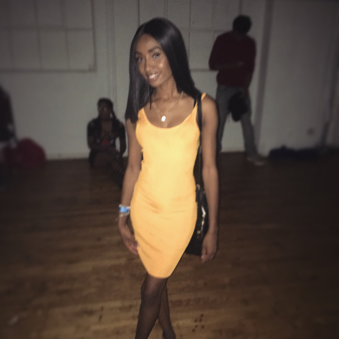 faystime's tweet photo. sweet like honey, cocoa butter skin🍯 https://t.co/KlPI8rcJQA
