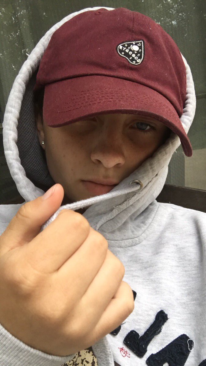 iaustinxavier's tweet photo. Id say thanks for not texting back but I had hoes as a girl &amp; still got hoes as a guy so 🤷🏼‍♂️ https://t.co/asairMLz0t
