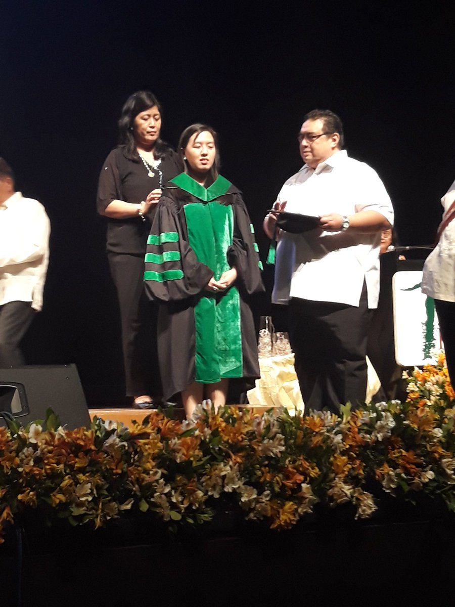 angelidumatol's tweet photo. #Graduated :) Thank you to everyone who made this possible. "Dahil hindi nabubuo ang isang manggagamot ng iisang tao..." #Simbuyo #UPCM2017 https://t.co/MwhNqG23hn