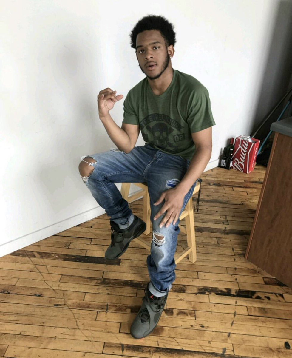 keepnupwit_fern's tweet photo. you gettin yo wings today family 🤞🏾 #RIPTyon 🖤 https://t.co/NTqCMt5PK6