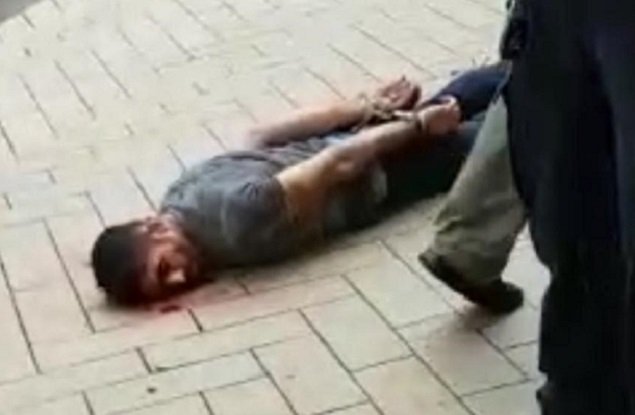 Chris_1791's tweet photo. Germany: Knife-wielding Terrorist Shouting โAllahu Akbarโ Kills One, Wounds Several More https://t.co/uaWNLRSlt1 via @LegInsurrection https://t.co/MJB7J8dw2W