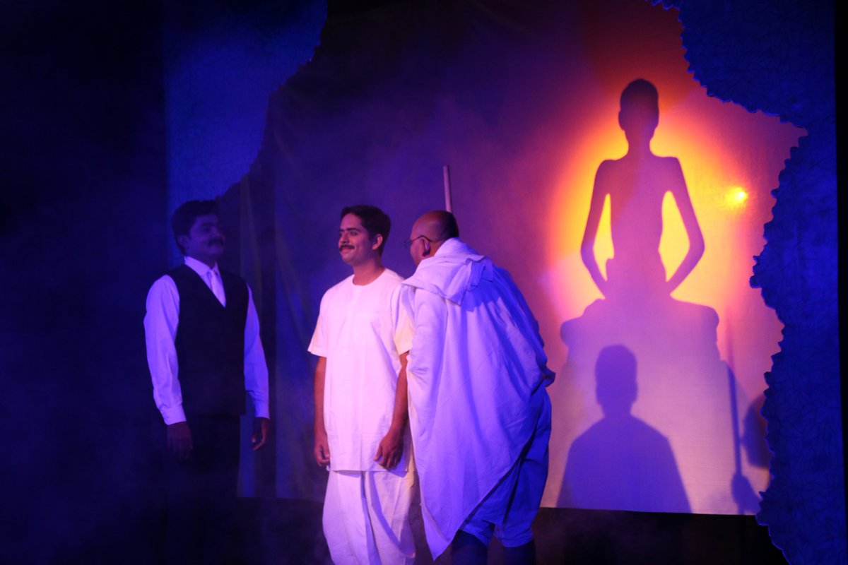 Yugpurush_Play's tweet photo. A large audience witnessed the premier show of #Yugpurush in #Tamil in #Chennai! For upcoming Tamil shows: https://t.co/EO1YoHI5Bu https://t.co/OjlRMpSw21