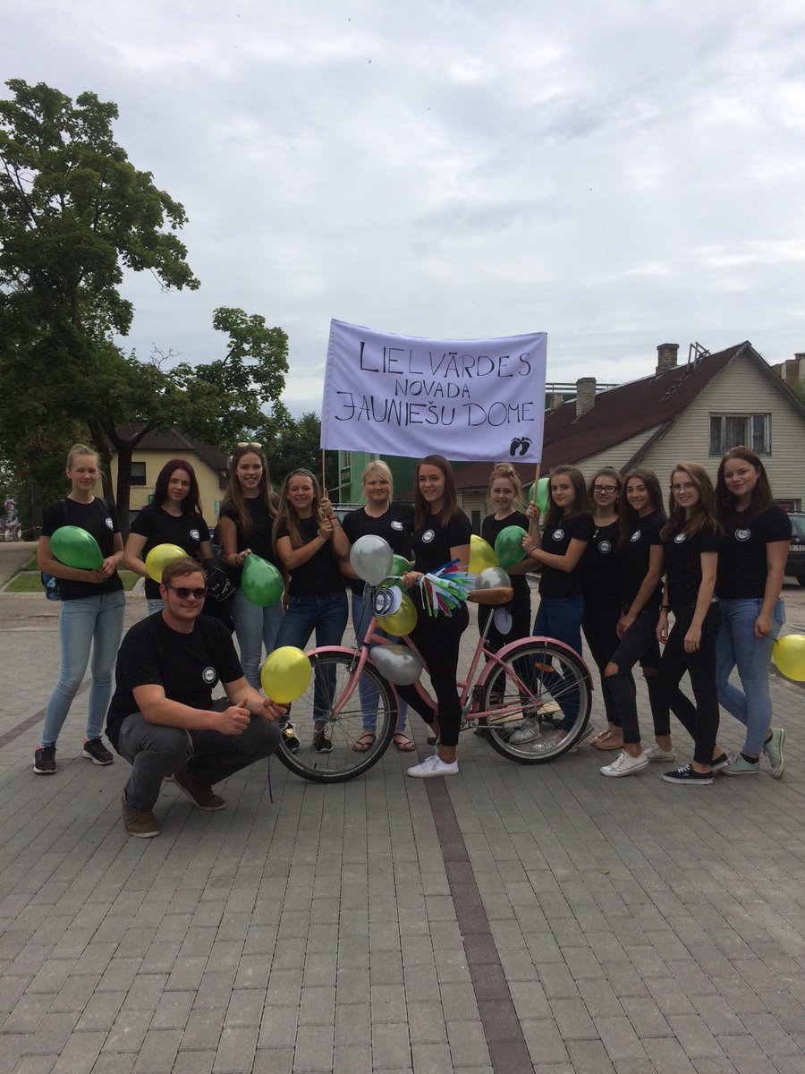 Jauniešos ir spēks! 💪🏻✨🚴🏻‍♀️👏🏻 
#svētku_gājiens