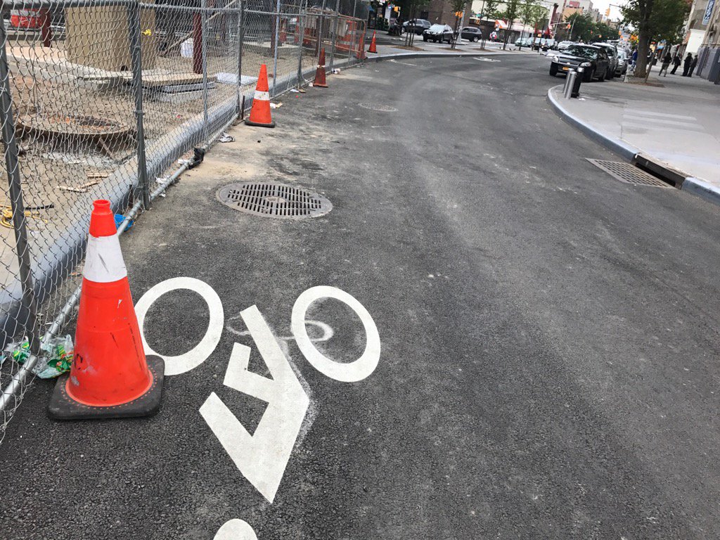 MyrathePigeon's tweet photo. I didn't know about the new bike path in the Bronx at the Hub. Way to go. 🙂#bronx #thebronx #bikepath #hub #thehub https://t.co/HLfSmM6xn6