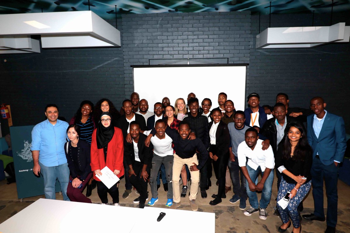 TshimologongIT's tweet photo. @JCSE_at_Wits Incredible innovation and ideas @MIT presentation day at iClub. Thanks to everyone involved. #MITgsl #DemoDay https://t.co/DwyqshpQ8U