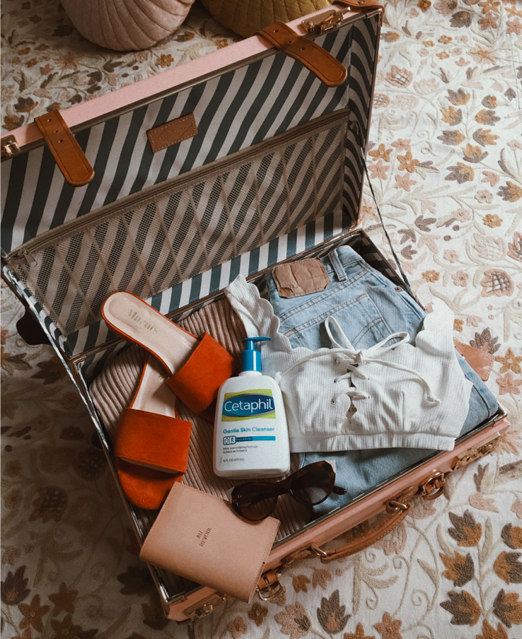 The_Courtney's tweet photo. The first product a dermatologist recommended for me, and part of my travel essentials. @Cetaphil #Beautiphil #ad https://t.co/JFJFDI532G https://t.co/mhG6zTAoNC