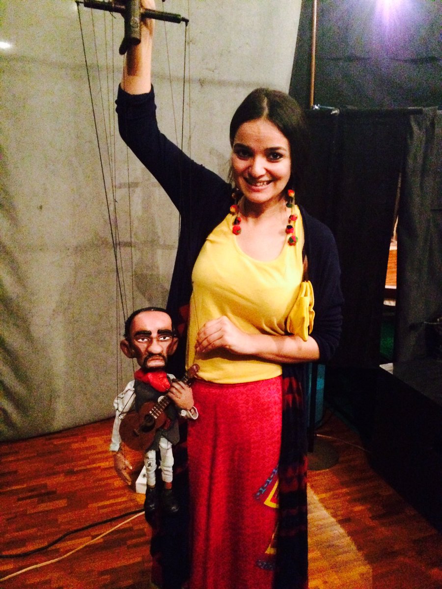 chand_shanu's tweet photo. When #puppets make you enjoy little things in life #smallthingsbigjoys #lovesimplicity #TheatreLove courtesy ~ #PuppeTree https://t.co/PqwTdU6YgV
