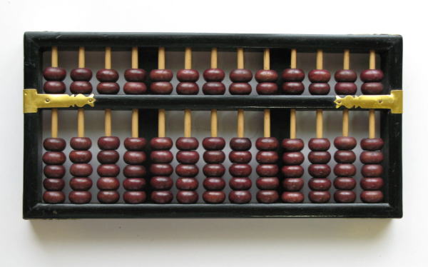boseofjapan's tweet photo. Japanese children are still taught soroban, traditional skill of rapid calculation using abacus. Japanese abacus on left, Chinese on right. https://t.co/V8G6PNnaNO
