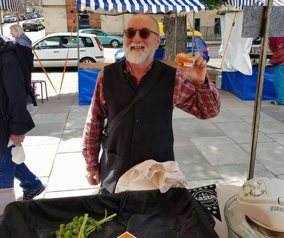 simplesimonspie's tweet photo. SOLD OUT! Thank you to John who just bought our last pie! See you all next week at the  @EdFarmersMarket #simplesimons #castleterrace https://t.co/nKPRv5nUbT