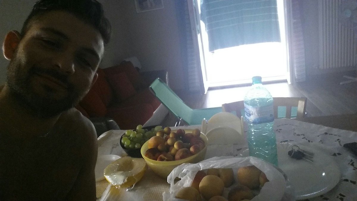 JiJi587's tweet photo. #spuntino #gigicoach #unstoppable  #cibo #dietasana #buonoesano #cucinasana #cucinasalutare #mangiaresano  #vegetarian #restainforma #sport https://t.co/MH6TnoYuFc