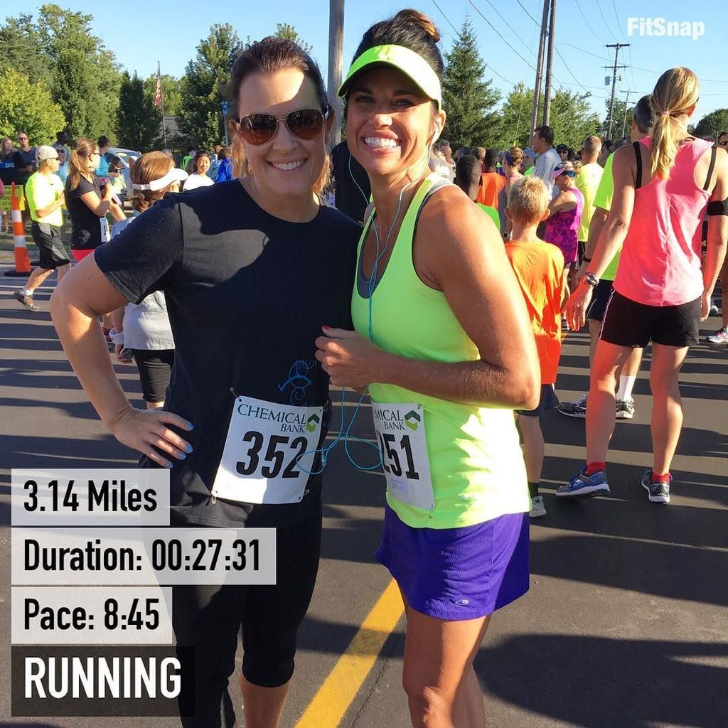 itsallpink4me's tweet photo. A fun 5k this morning with this pretty lady!! Seriously perfect weather!! #ByronDays #byrondays5k https://t.co/u2eWsLVU0x
