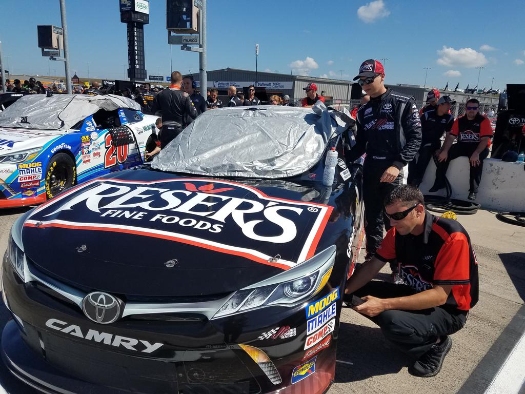 RandyFuller_'s tweet photo. @kylebenjamin71 getting ready to qualify @iowaspeedway in his @Resers Toyota. https://t.co/IWqs8YqHWb