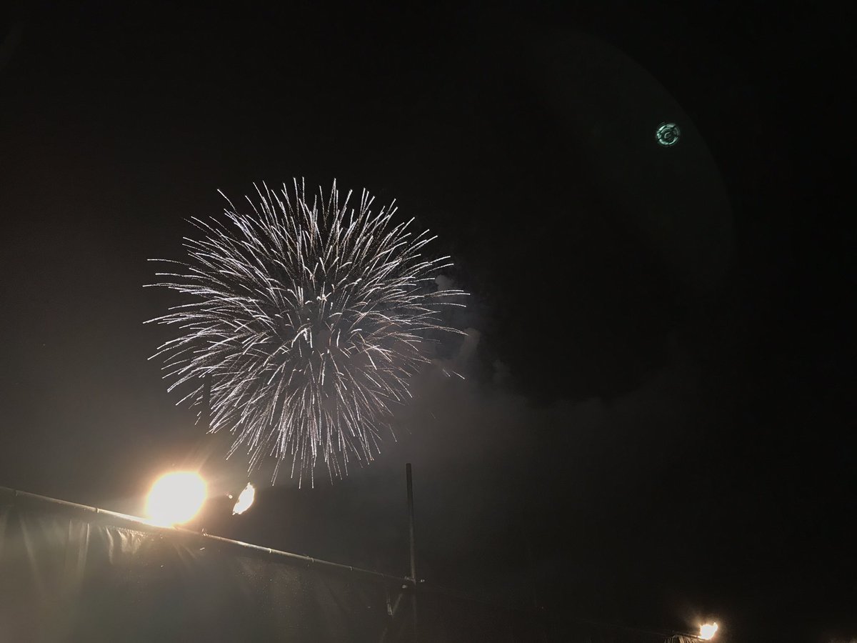 JBrio13's tweet photo. これ、右上のなに？UFO？映っちゃった？ https://t.co/aa5OYoNfXx