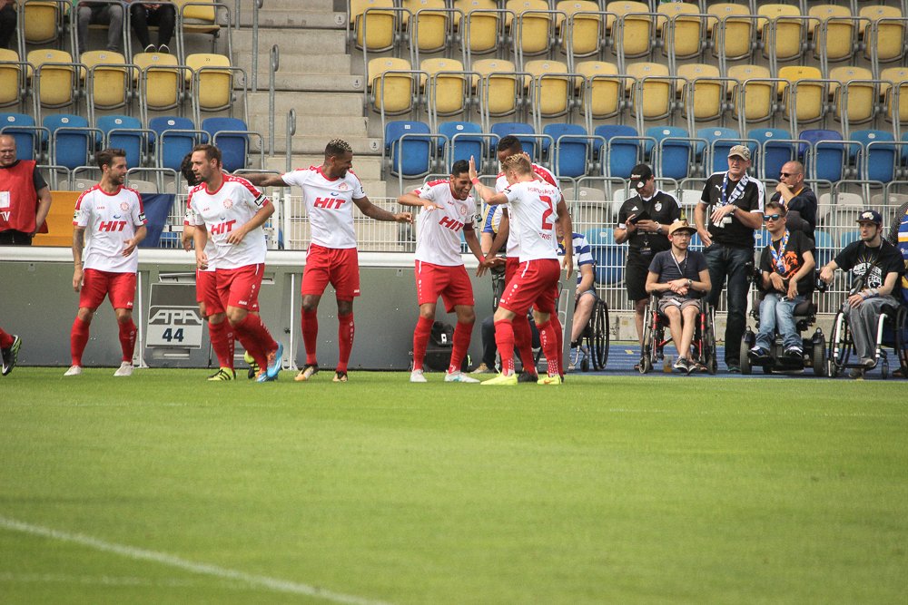fortuna_koeln's tweet photo. ✌️ Spiele - ✌️ Siege - ✌️ zu Null: Hamdi Dahmanis Doppelpack bringt ein 2:0 bei Jena. https://t.co/tlolAXVExE #FCCFOR #zeigtsuns https://t.co/g1hrlfIrTd