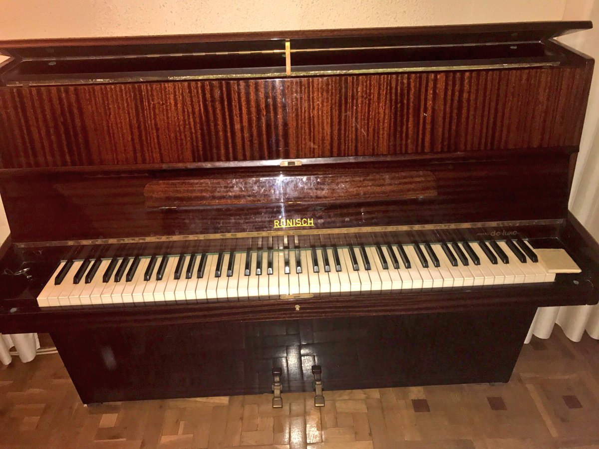 SastrePaco's tweet photo. Ocasión !!! Vendo piano de pared #RONISCH en #Madrid 6ºPiso ...Impecable 👍 https://t.co/i6iZunJiGq 1000€ #LucieSilvas lo toca muy bien !! https://t.co/l0v6oB8VU2