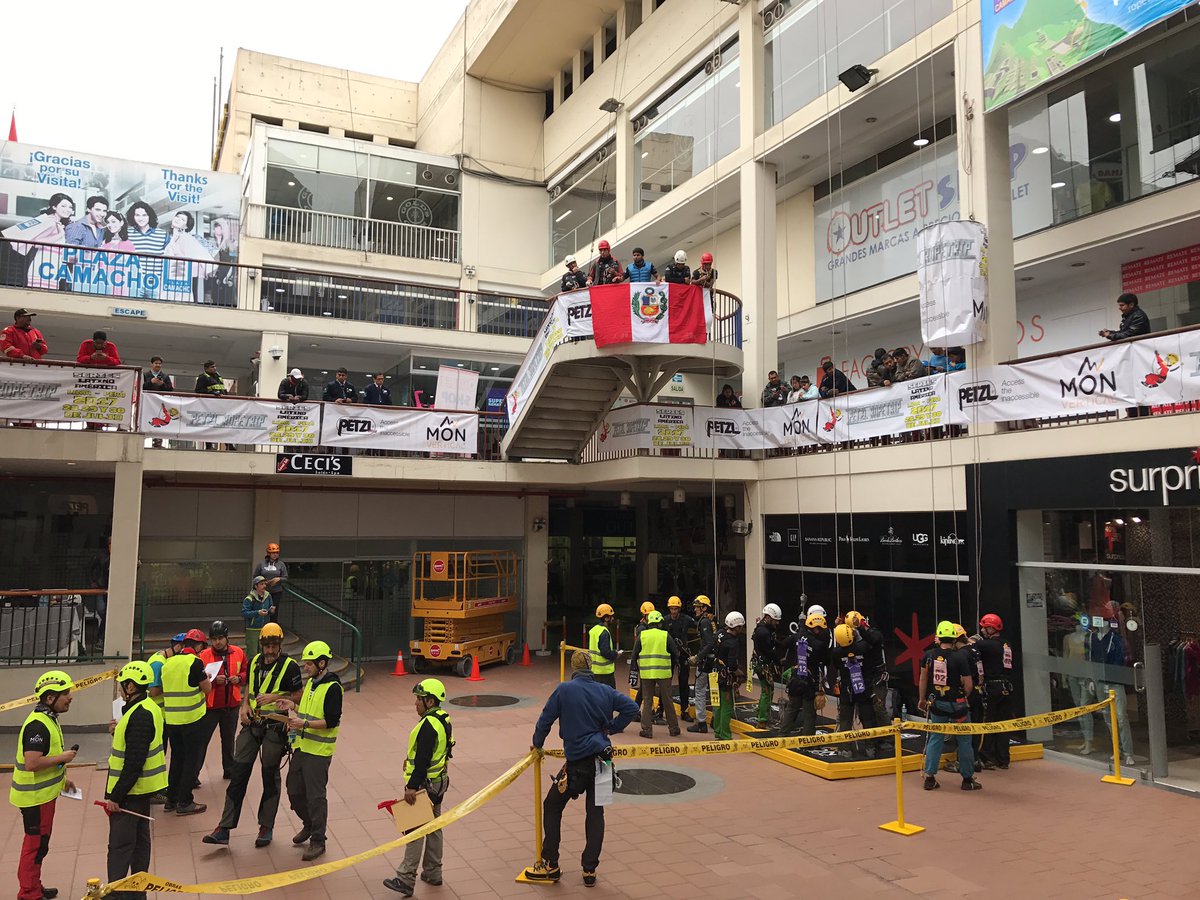 ctruyenque's tweet photo. Seguimos en plaza camacho #petzlropetrip2017 empiezan las pruebas por equipo https://t.co/K7Br1pf4y8