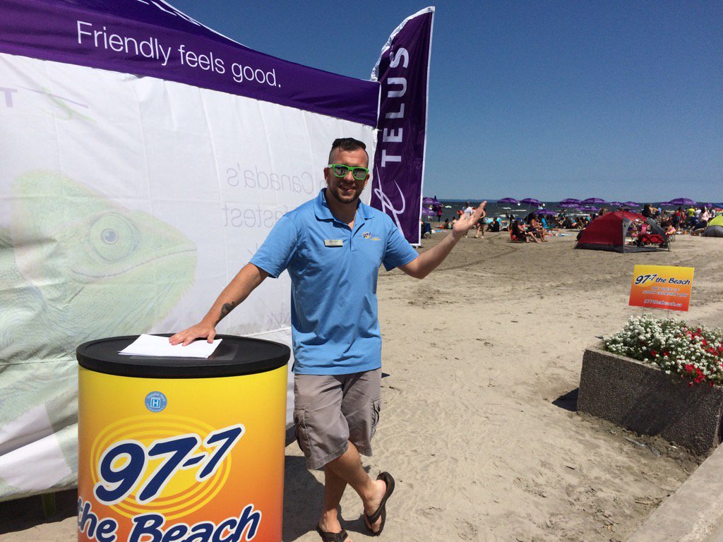 977maxfm's tweet photo. On location at #Beach1 with @TELUS & 500 purple umbrellas that got you covered! Prizes & treats! #FriendlyFeelsGood https://t.co/eNP8BAb0hY