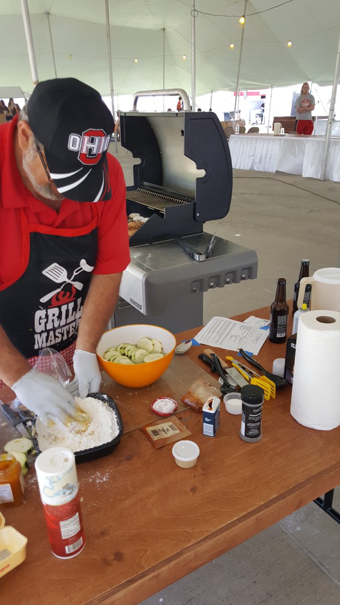 DispatchKitchen's tweet image. Pork chops and apple sauce? Not here. It' s mango and zucchini..