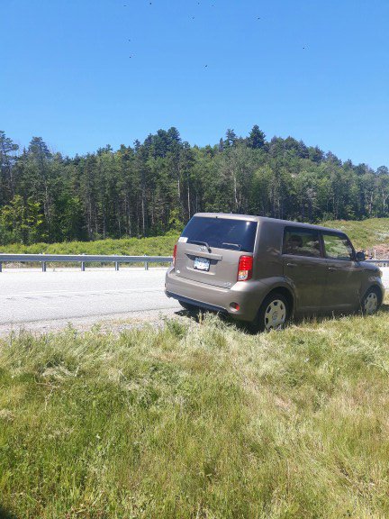 leftwalker's tweet photo. Just hanging out on the side of the #105 with a #flattire waiting for roadside assistance. https://t.co/XT9GpjxFQ1