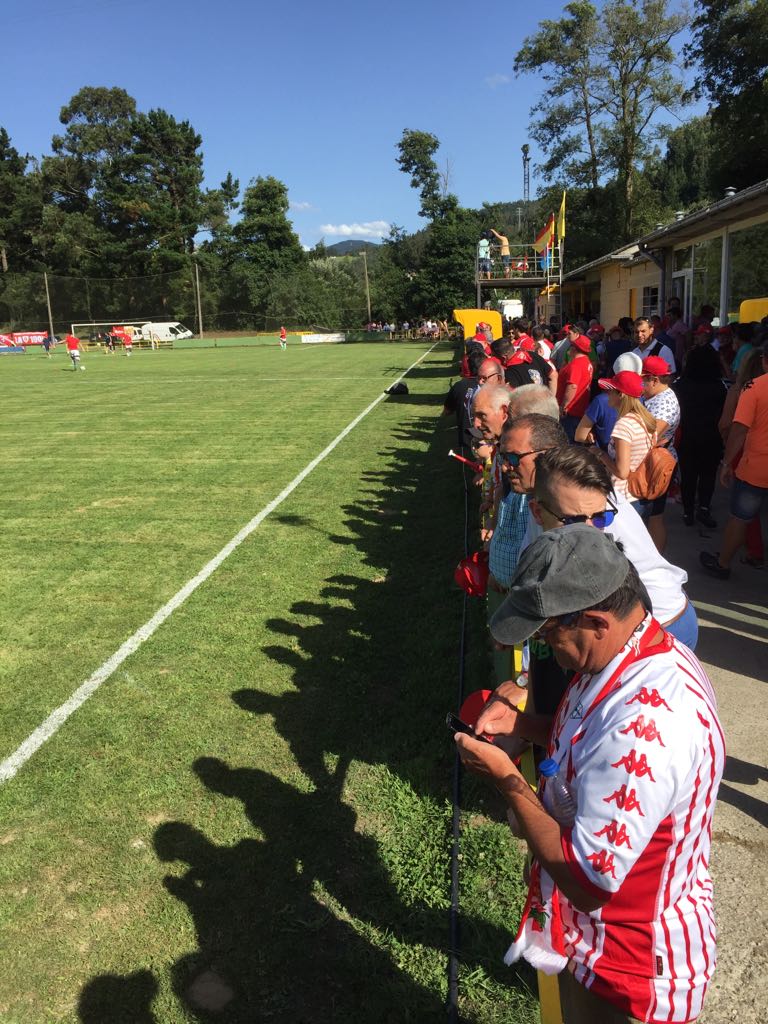Calentando los dos equipos