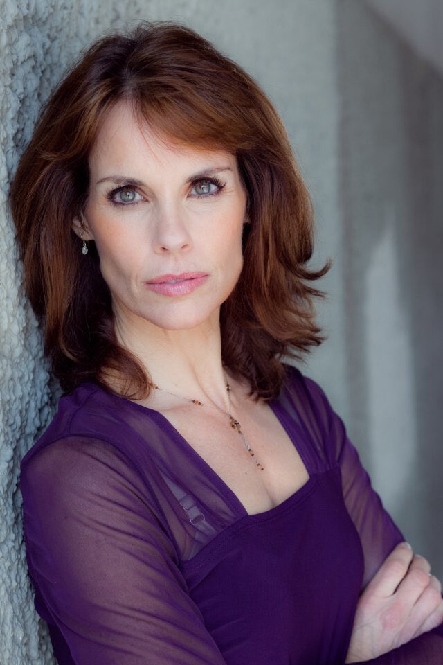    We wish a very happy birthday to the gorgeous Alexandra Paul! ¡Feliz cumpleaños 