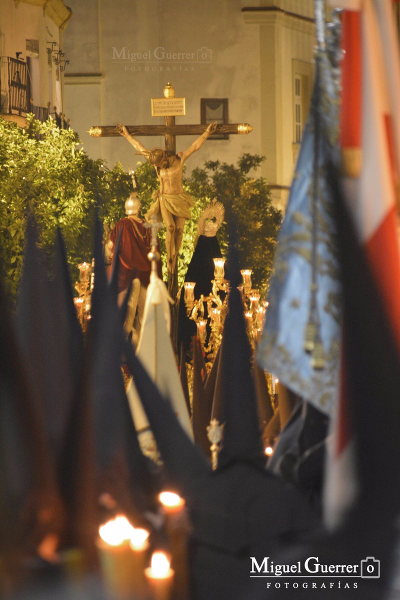 RacheandoJerez's tweet photo. Jueves Santo: estación de penitencia de la Hermandad de la Sagrada Lanzada https://t.co/1gl7ZcLU0c @SgdaLanzada https://t.co/ysprdIHyAU