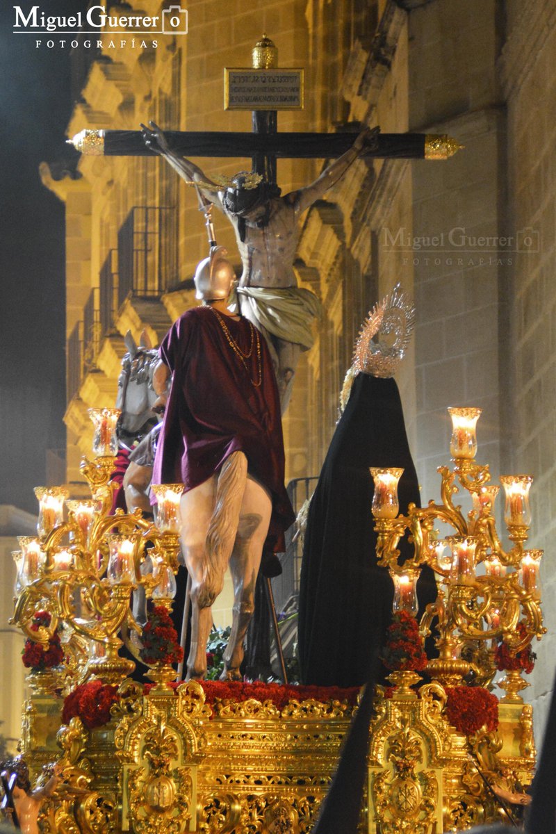 RacheandoJerez's tweet photo. Jueves Santo: estación de penitencia de la Hermandad de la Sagrada Lanzada https://t.co/1gl7ZcLU0c @SgdaLanzada https://t.co/ysprdIHyAU
