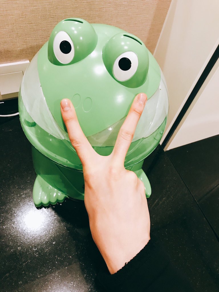 monstadailybr's tweet photo. ✨ATUALIZAÇÃO TWITTER @OfficialMonstaX:

[#MONSTA_X]
#MonstaX in #Bangkok

Invasão do Hyungwon no VLIVE✌

Indo para as monbebes agora mesmo. https://t.co/1awWcDhMOR