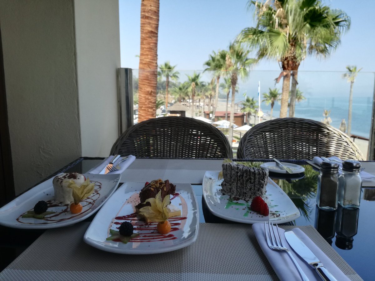 OLETUESTILO's tweet photo. Rendida ante los postres de @restpalapa  Parfait de café, cremoso de chocolate y After Eight #PalapaExperience trío perfecto #fashiongolosa https://t.co/MHNQZm0AhQ