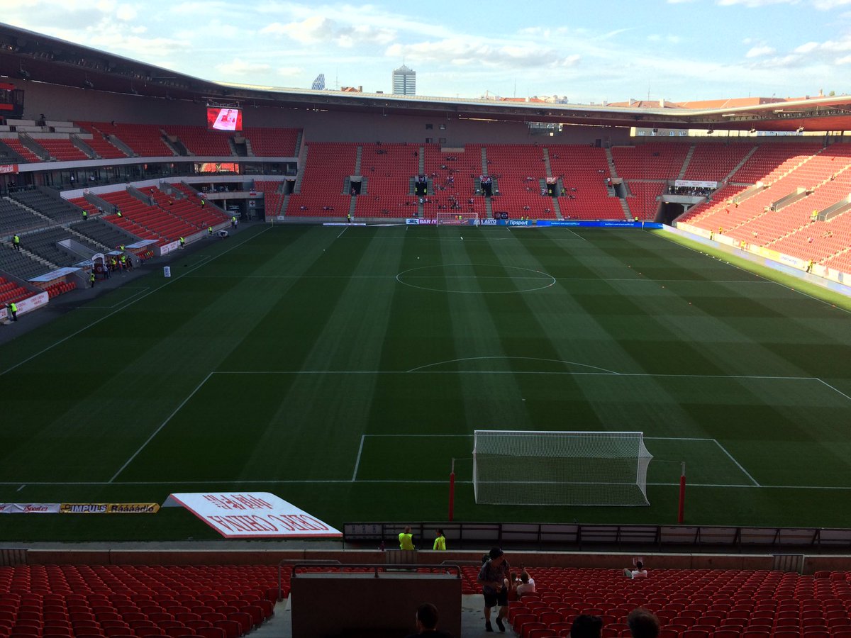 ProudieYT's tweet photo. SK Slavia Prague - FK Teplice #ForzaSlavia https://t.co/wf2t8lNX7J
