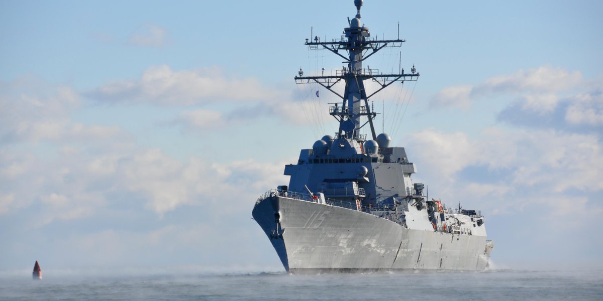 USNavy's tweet photo. LIVE SOON: #USNavy to commission #USSRafaelPeralta #DDG115
📰: https://t.co/NS3PELR8aF
📺: https://t.co/BKsU6x6dl3 or #Periscope https://t.co/AI95h85qfY