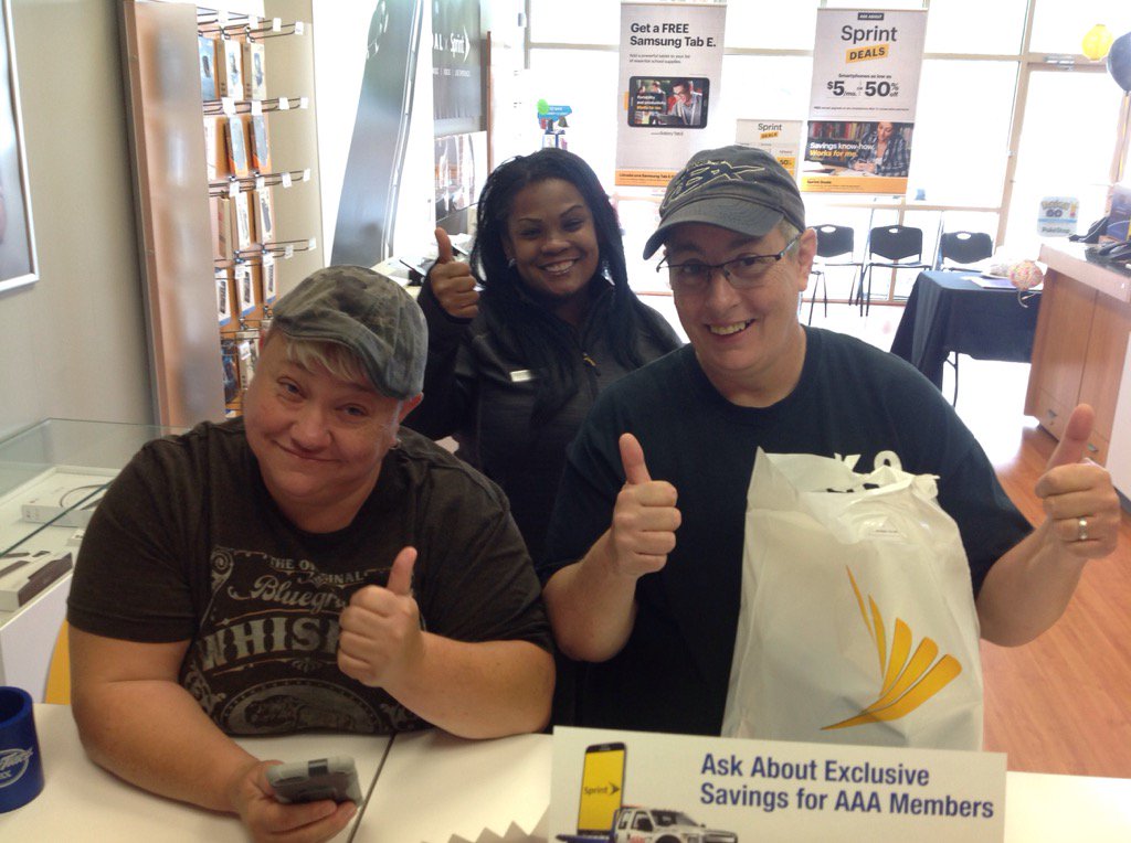 wlsbrgSPRINT's tweet photo. We love these guys !! Search and Rescue team . Williamsburg!! Good bye - Verizon https://t.co/40faM5Llzl