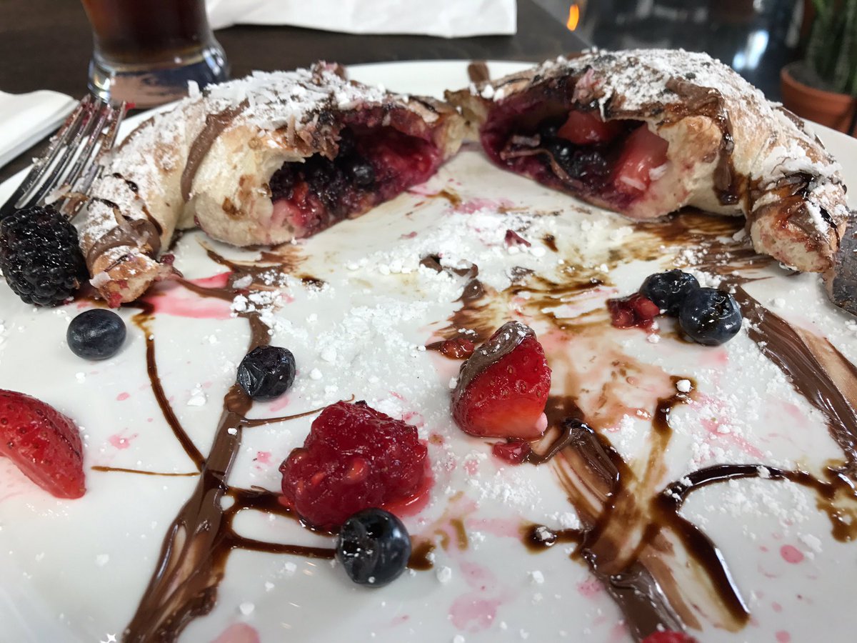 ElCidFan's tweet photo. Lunchand desert @mymidici in Mt Pleasant. Definitely will be back. #freepizzaweekend https://t.co/zTV7owcBKR