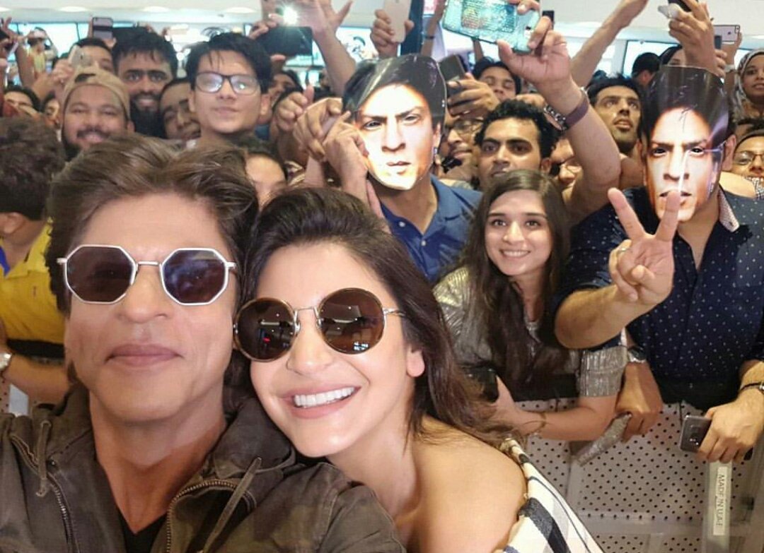 SRKUniverseNP's tweet image. Harry And Sejal 's Selfie 
#JabHarryMetSejal