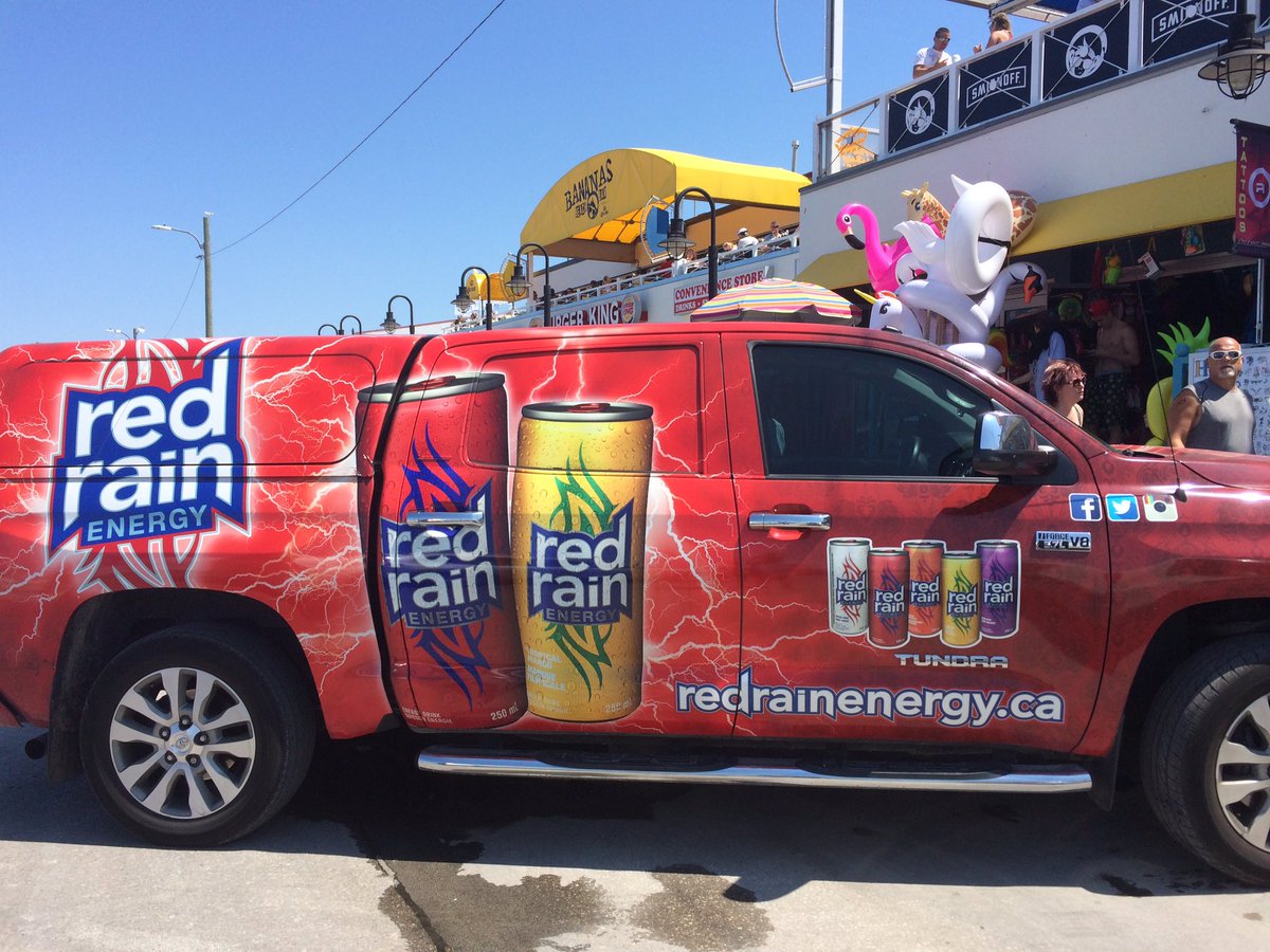 McCully's tweet photo. Shout out to @redrainenergy for keeping me cool & energized at #Beach1 #WasagaBeach https://t.co/qUHZ13JNXF