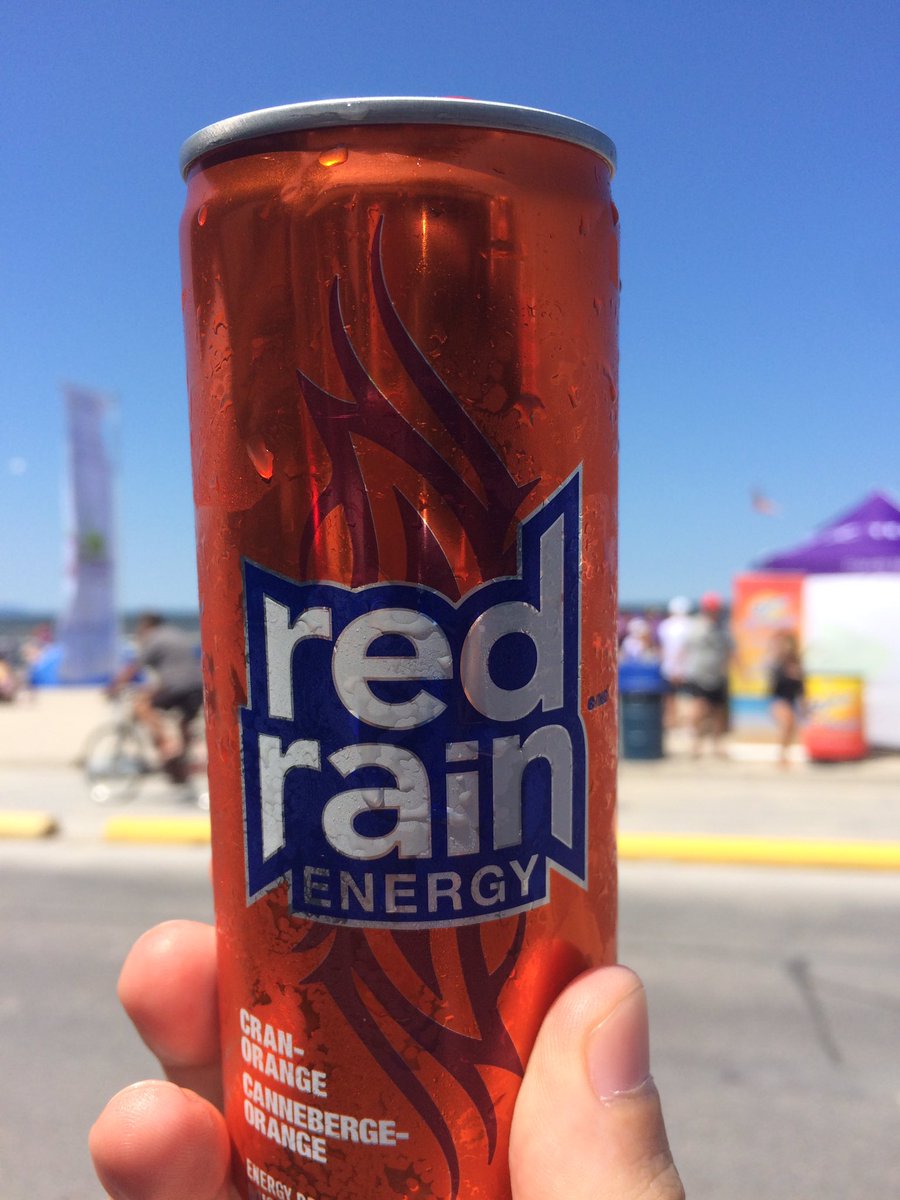 McCully's tweet photo. Shout out to @redrainenergy for keeping me cool & energized at #Beach1 #WasagaBeach https://t.co/qUHZ13JNXF