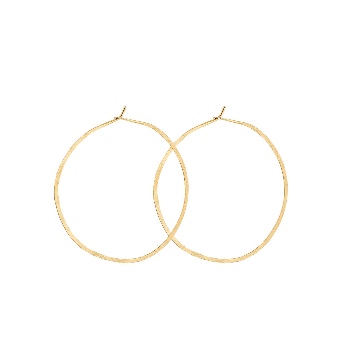Arracadas Kasia martilladas de oro laminado 14kt, un clásico adaptado, largo será perfecto para el uso cotidiano ow.ly/nJMp30cSPRV