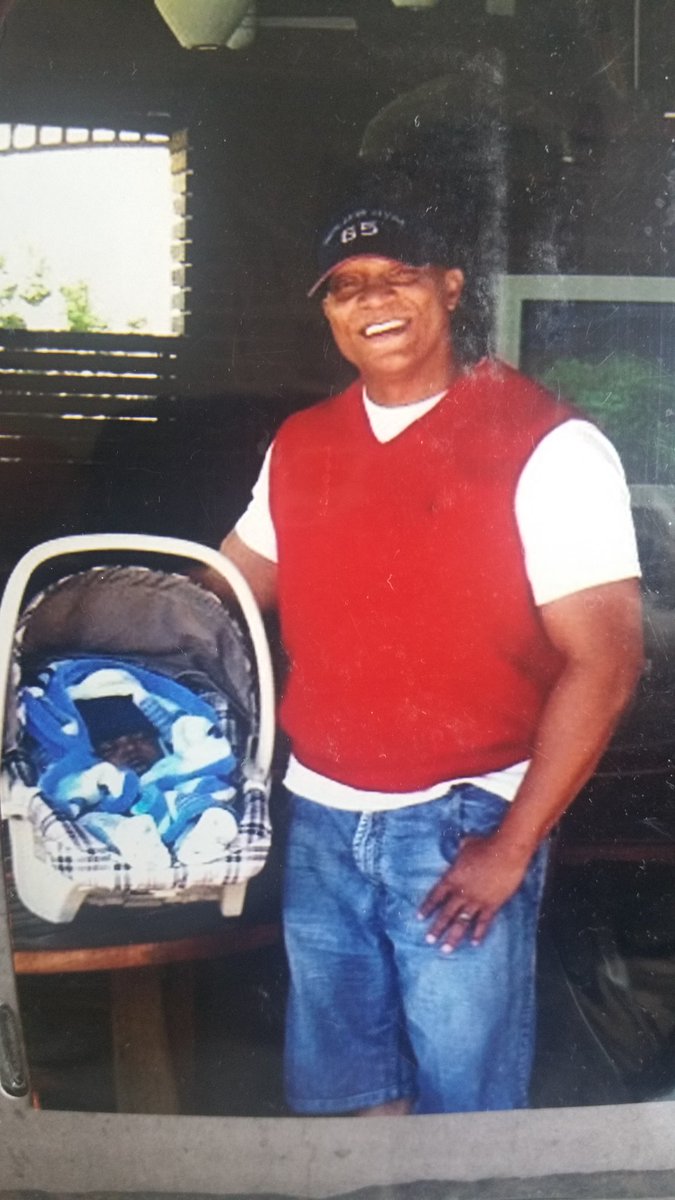 aka_SmoothRedd's tweet image. Smiling on the outside TORN down on the inside. Its called putting on that 💪face for your fam at St.Jude w/DJ . I miss you lil'man. #RIPDJ