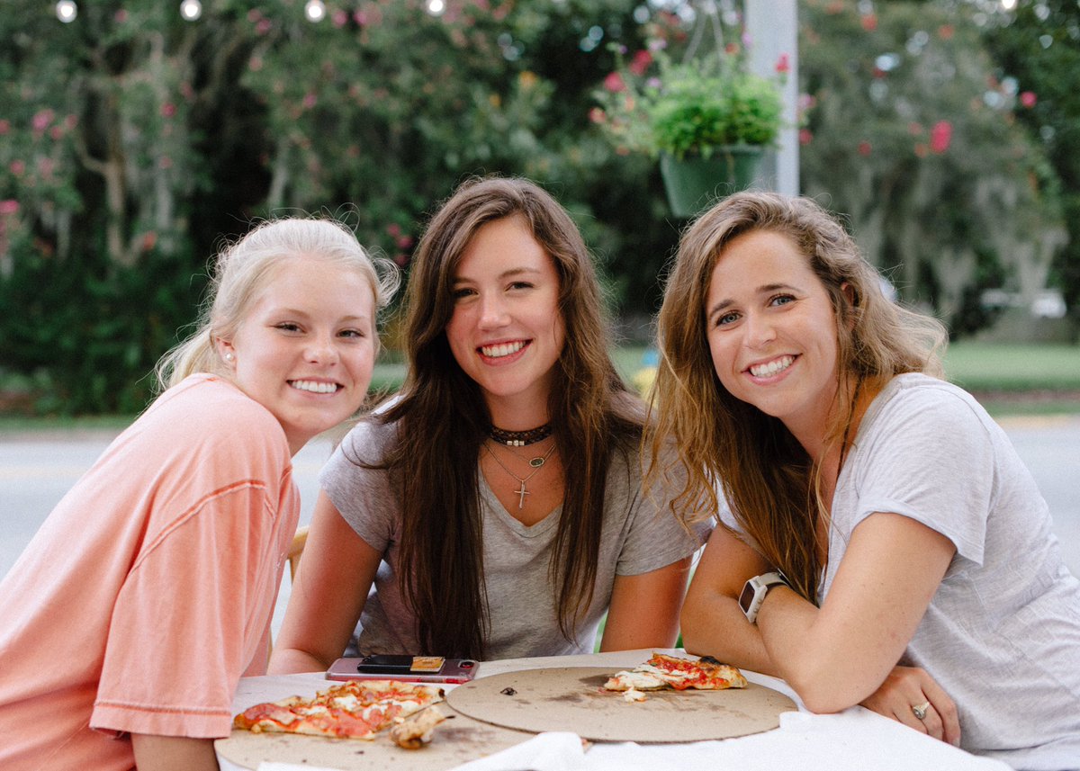 BigBonPizza's tweet photo. #Pooler! We can't wait to make some #pizza for you tonight! We'll be at #TheFrontPorch from 5:30-8:30pm 🌟🍕 https://t.co/9tDYh3nmWD
