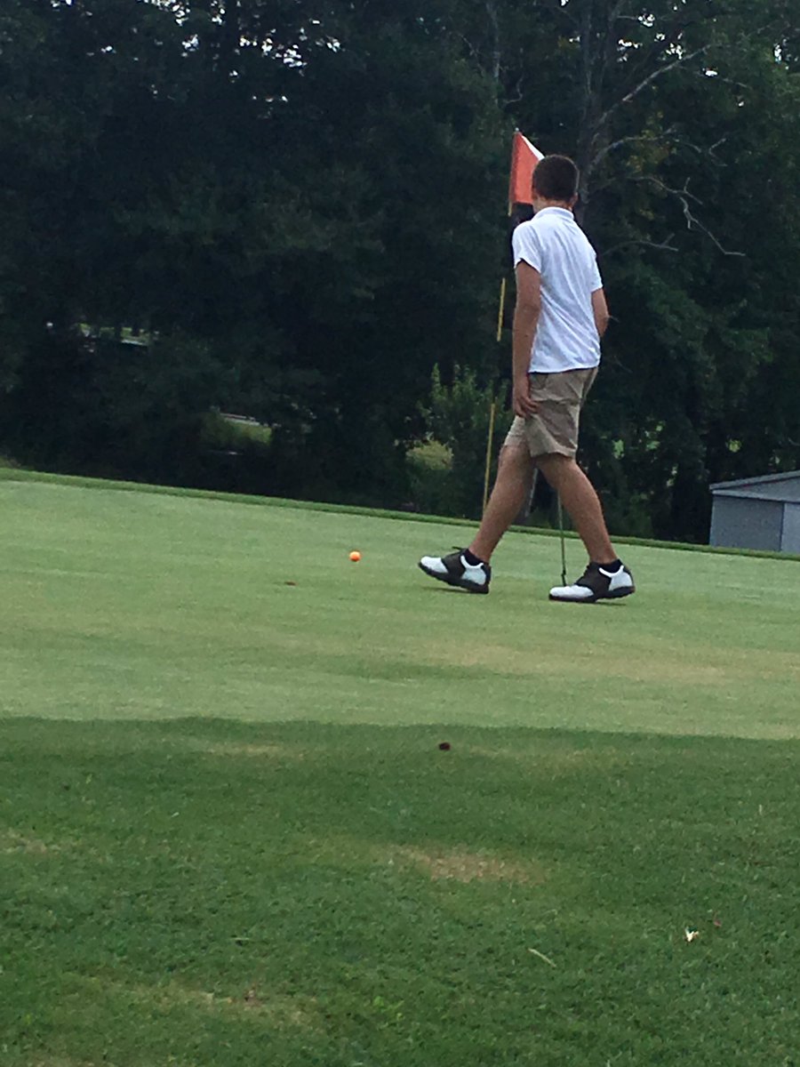spurskeeper25's tweet photo. @dariusrucker just shot a 39 on the first nine holes with my mom as my caddie! She keeps me calm! Lol #ForTheFirstTime https://t.co/xmTKkM0dV8