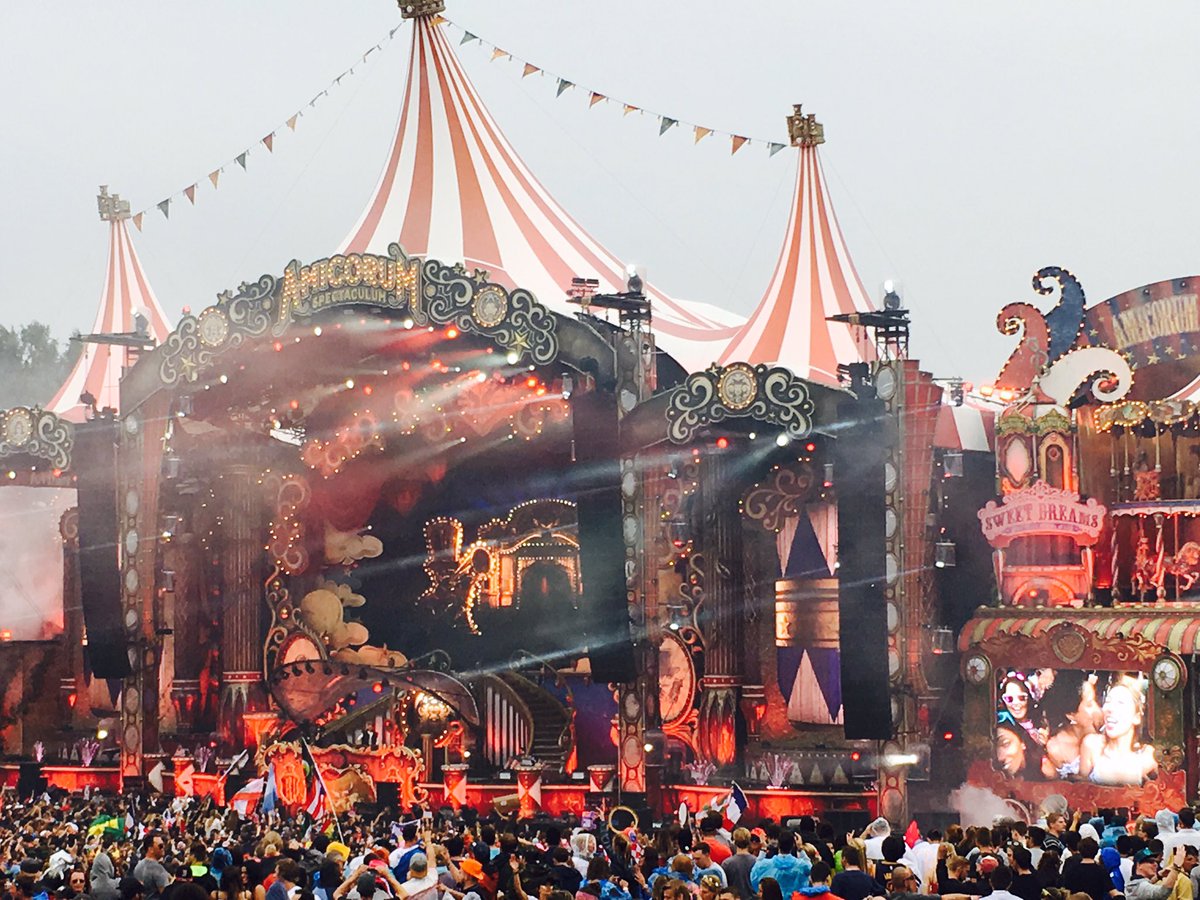 grietvanloy's tweet photo. Grietings from Tomorrowland. The craziest place on earth. #tml17 #belgium #dance https://t.co/YDpycaTh0d