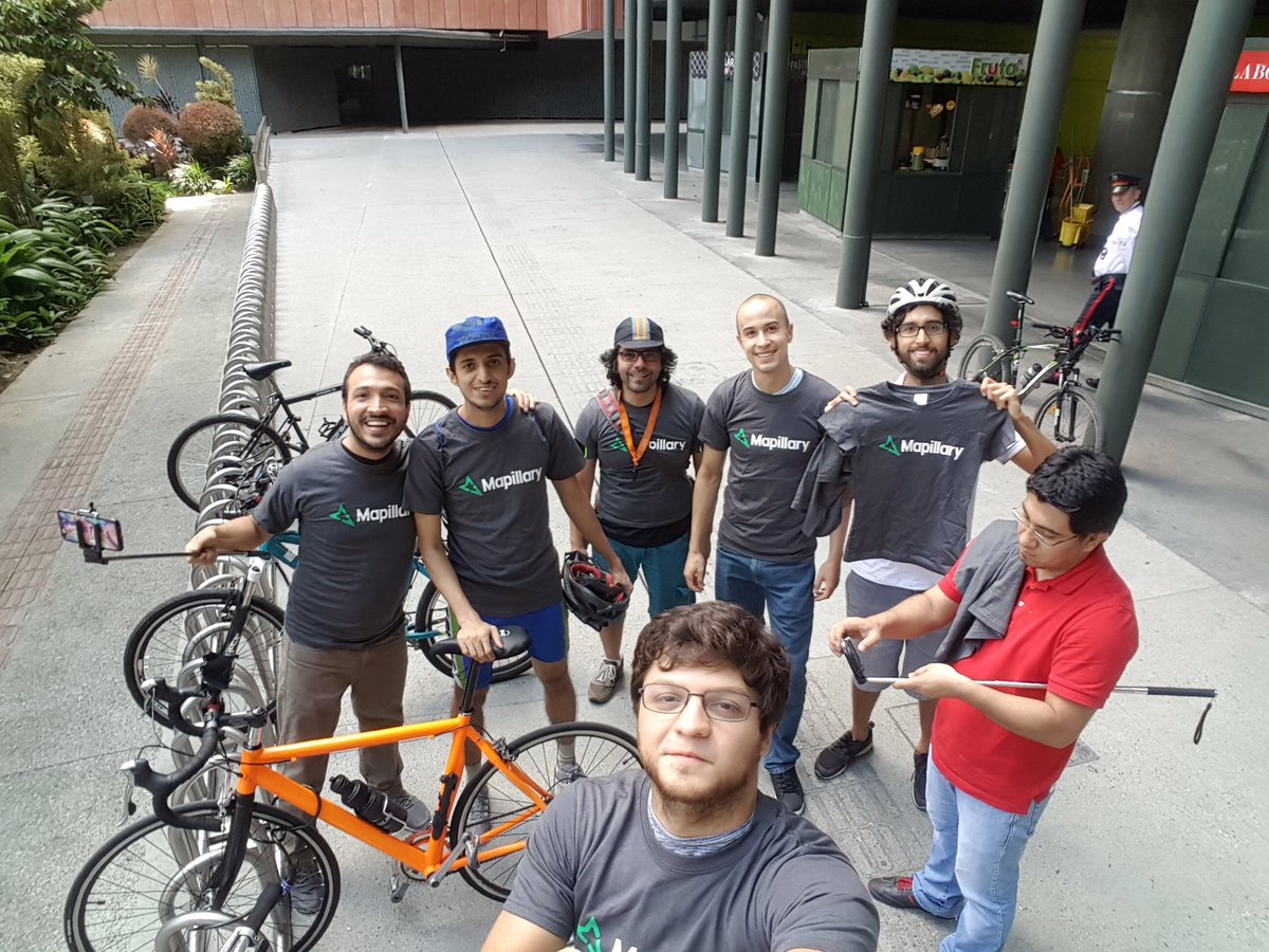 mfbenitez's tweet photo. Grupos listos para la segunda sesión de #Mapthon por las ciclorutas de #Medellin @mapillary @AlcaldiadeMed @Ruta_N @databiertosmed https://t.co/z1cmW1L8VM