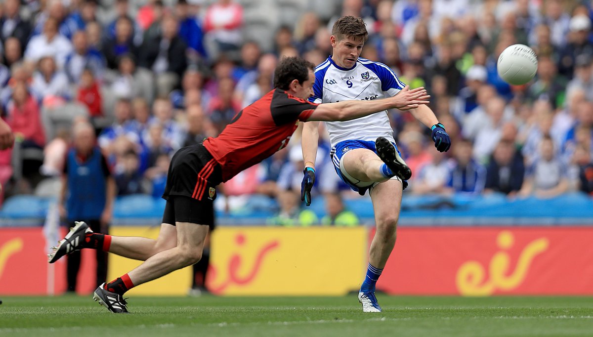 RTEgaa's tweet photo. Monaghan starting to motor now. Down 1-11 Monaghan 1-16 after 50 mins. LIVE updates: https://t.co/PXA6mdrNDl #rtegaa #DownVMon https://t.co/IVPXKVSFGE