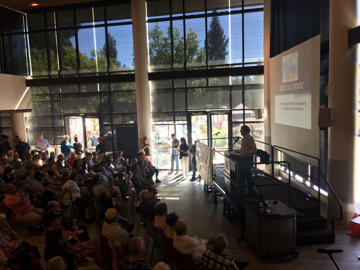 IndivisibleRich's tweet photo. Live @ DVC with @RepDeSaulnier at our Resistance Fair! @IndivisibleEB https://t.co/g9hkPeY5aC