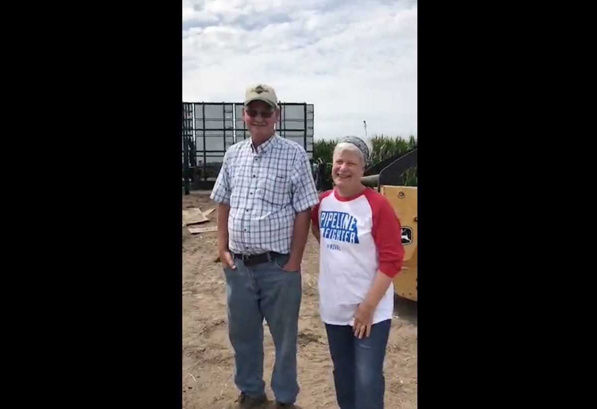 BoldNebraska's tweet photo. VIDEO #SolarXL: Installing USA-made #solar in the path of #KeystoneXL: https://t.co/3DiusLWuY7 #NoKXL DONATE: https://t.co/Zjg7Sjuj3I https://t.co/hg3ilTe8wZ