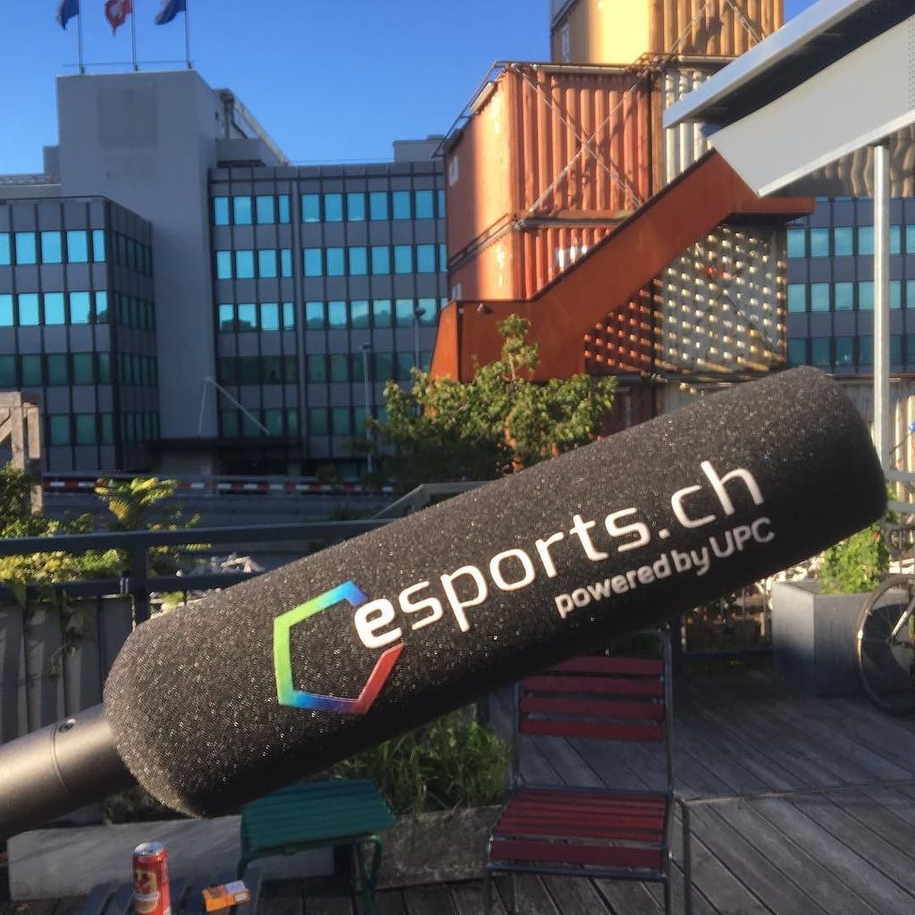 oliverlutz1's tweet photo. Branding. 😬😬 #esportsch #fraugeroldsgarten #zurich #freitagtower #tiefgründigediskussion https://t.co/Uyo16a7lqs
